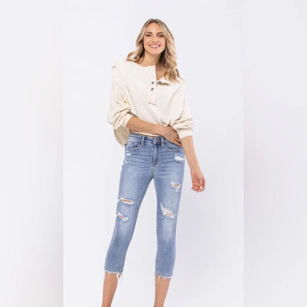 NWT Judy Blue Mid Rise Destroyed Skinny Capri - Picture 2 of 7